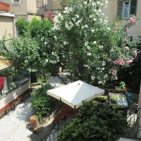 아파트 Il Giardino Degli Oleandri