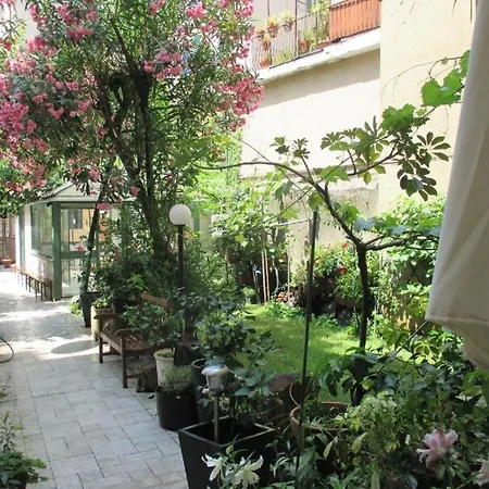 Il Giardino Degli Oleandri
